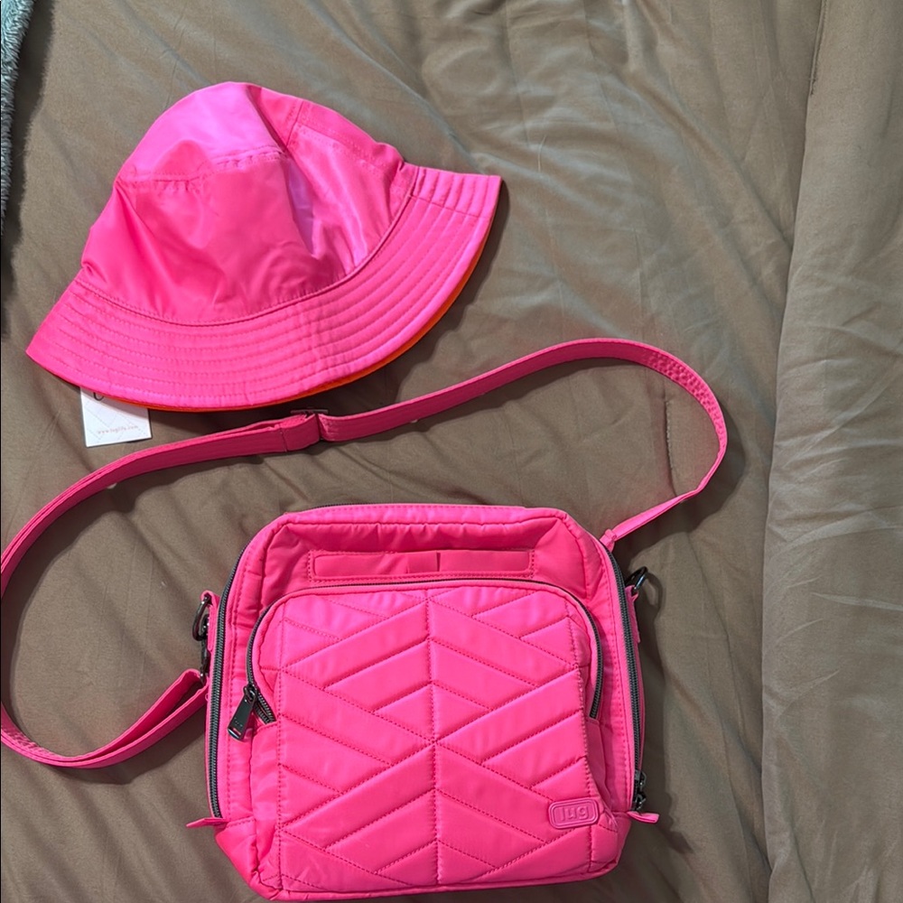 Lug Magenta Ranger 2 with matching bucket hat